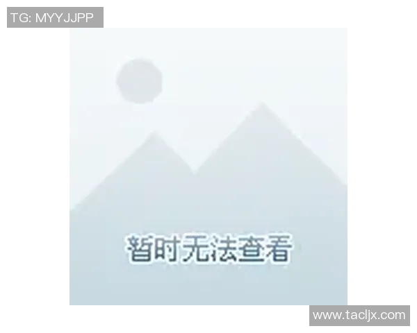 男生房间墙面装饰足球明星挂画提升空间活力与个性